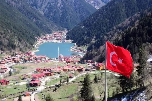 Uzungöl'de, ikinci yıkım dalgası bekleyişi Uzungöl'de, ikinci yıkım dalgası bekleyişi