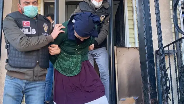 Yılbaşı gecesi kadın kılığına girip 5 milyonluk lüks aracı çaldı! O anlar kamerada Yılbaşı gecesi kadın kılığına girip 5 milyonluk lüks aracı çaldı! O anlar kamerada