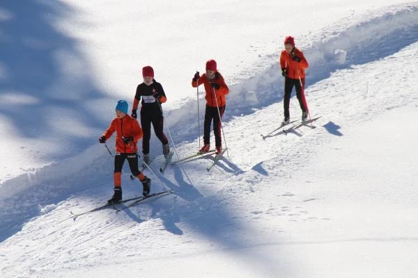 Yolda kayakla, şampiyonluğa uzandılar