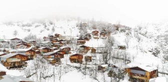 2 bin rakımlı köyün halkı, kış bastırmadan 6 aylık gıda stokluyor