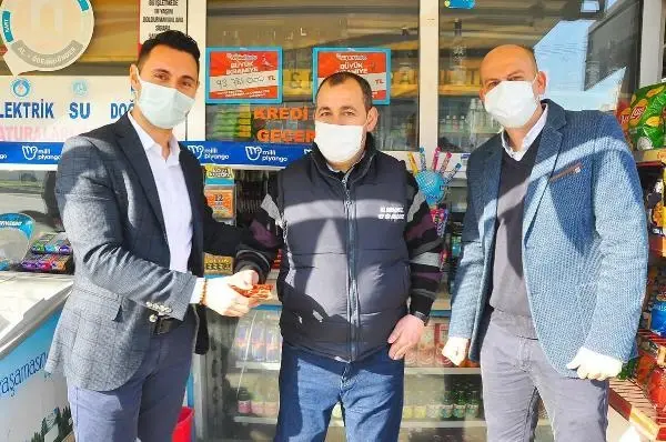 25 milyon TL'lik çeyrek bileti satan bayi altınla ödüllendirildi