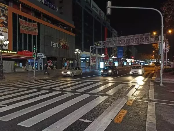 80 saatlik kısıtlama sona erdi, başkent caddeleri hareketlendi 80 saatlik kısıtlama sona erdi, başkent caddeleri hareketlendi