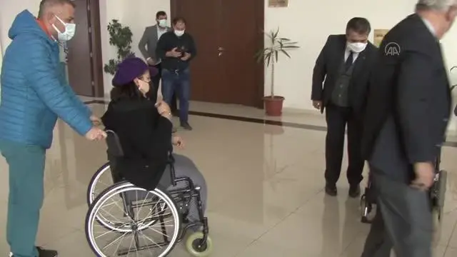 AFYONKARAHİSAR - Engelli gence akülü araç hediye edildi AFYONKARAHİSAR - Engelli gence akülü araç hediye edildi