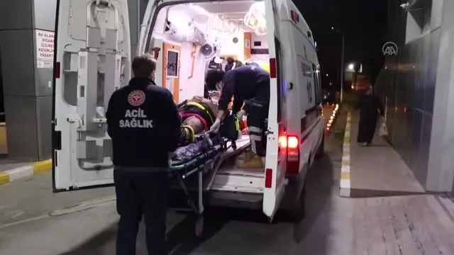 Anadolu Otoyolu'nda istinat duvarından düşen yaya yaralandı Anadolu Otoyolu'nda istinat duvarından düşen yaya yaralandı