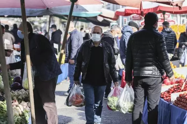 Ankara'da kısıtlama sonrası semt pazarlarında yoğunluk Ankara'da kısıtlama sonrası semt pazarlarında yoğunluk