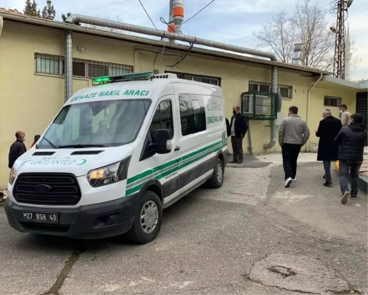 Anne ve bebeği sobadan sızan gazdan zehirlenerek öldü