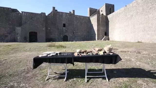 DİYARBAKIR - Amida Höyük'teki kazıyla tarihe ışık tutuluyor DİYARBAKIR - Amida Höyük'teki kazıyla tarihe ışık tutuluyor