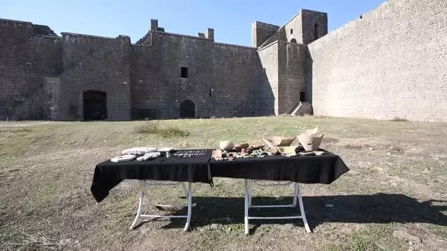 DİYARBAKIR - Amida Höyük'teki kazıyla tarihe ışık tutuluyor DİYARBAKIR - Amida Höyük'teki kazıyla tarihe ışık tutuluyor