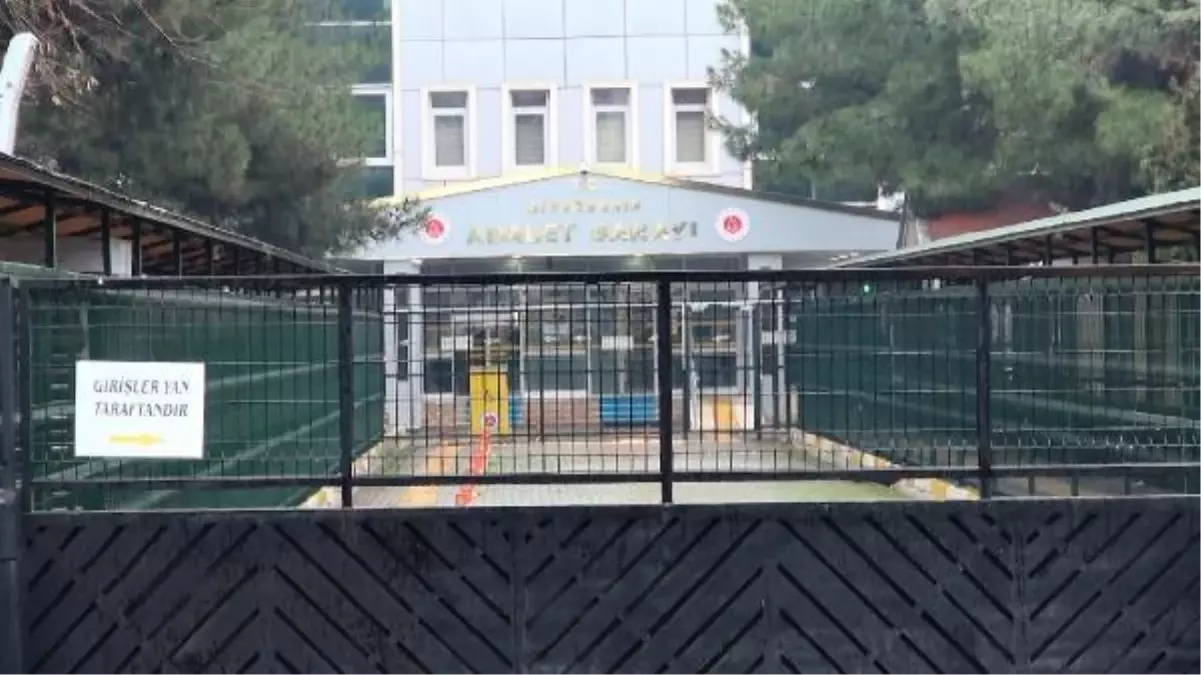 Diyarbakır'da derslerde PKK propagandası yapan öğretmen gözaltına alındı