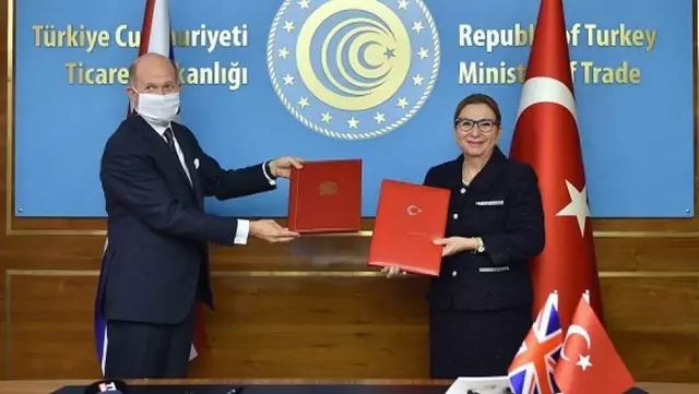 Guardian ve Observer yazarı Tisdall: İngiltere, Türkiye ile serbest ticaret anlaşması imzalayarak insan hakları ihlallerini göz ardı etti Guardian ve Observer yazarı Tisdall: İngiltere, Türkiye ile serbest ticaret anlaşması imzalayarak insan hakları ihlallerini göz ardı etti