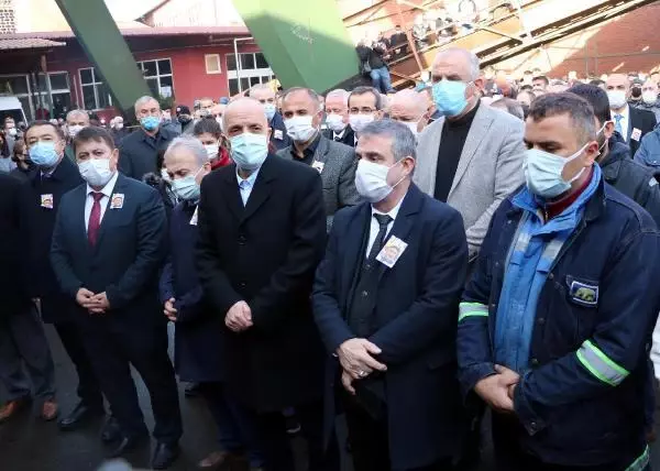 Kanserden ölen sendikacı, düğününü yaptığı maden ocağı önünden uğurlandı Kanserden ölen sendikacı, düğününü yaptığı maden ocağı önünden uğurlandı
