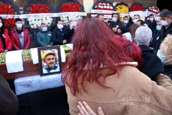 Kanserden ölen sendikacı, düğününü yaptığı maden ocağı önünden uğurlandı Kanserden ölen sendikacı, düğününü yaptığı maden ocağı önünden uğurlandı
