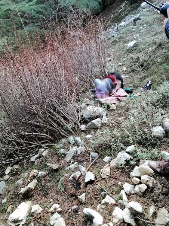 Kayıp olarak aranırken ölü bulunan Gülsüm Doğan ilk belirlemelere göre soğuktan donarak ölmüş Kayıp olarak aranırken ölü bulunan Gülsüm Doğan ilk belirlemelere göre soğuktan donarak ölmüş