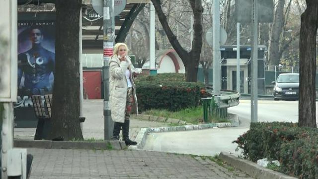 Kısıtlamada sokak ortasında fuhuş pazarlığı yaparken yakalandı