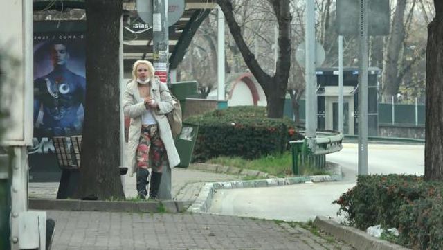 Kısıtlamada sokak ortasında fuhuş pazarlığı yaparken yakalandı