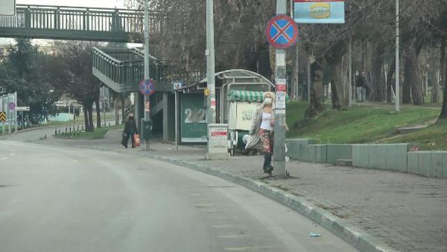 Kısıtlamada sokak ortasında fuhuş pazarlığı yaparken yakalandı