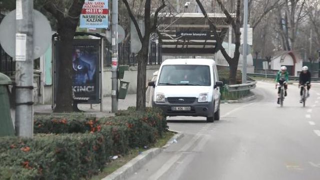 Kısıtlamada sokak ortasında fuhuş pazarlığı yaparken yakalandı