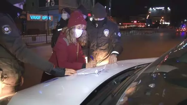 Kısıtlamayı ihlal ettiği için ceza yazılan kadın, gazetesileri AİMM ile tehdit etti Kısıtlamayı ihlal ettiği için ceza yazılan kadın, gazetesileri AİMM ile tehdit etti