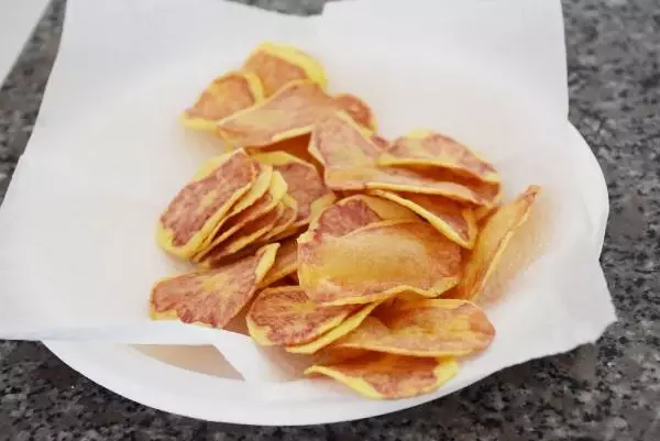 Niğde'de 10 renkte cipslik patates üretildi Niğde'de 10 renkte cipslik patates üretildi
