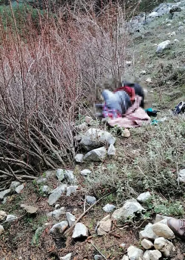 Son Dakika | Ormanlık alanda ölü bulunan Gülsüm'ün kardeşi: Annemi ve ablamı köyde istemiyorlardı Son Dakika | Ormanlık alanda ölü bulunan Gülsüm'ün kardeşi: Annemi ve ablamı köyde istemiyorlardı
