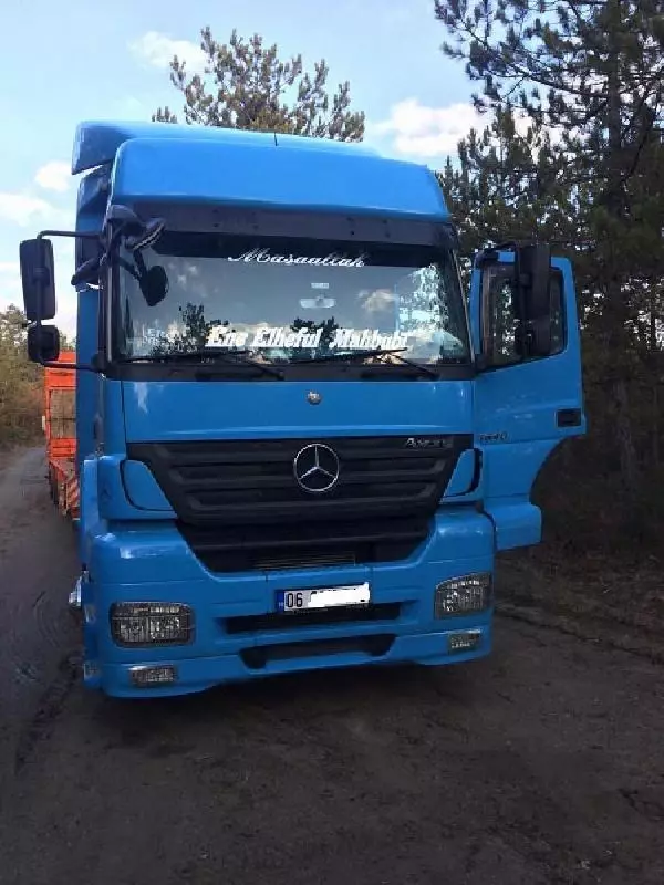 Paletli iş makinesiyle define ararken yakalandılar Paletli iş makinesiyle define ararken yakalandılar