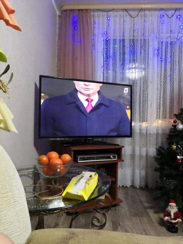 Sosyal medyada gündem oldu! Haber kanalı, yayın esnasında Putin'in kafasını kesik verdi