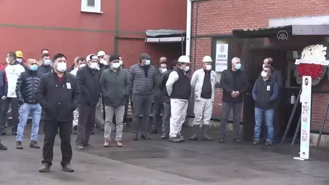 ZONGULDAK - Kansere yenilen GMİS Genel Sekreteri Kolçak için Zonguldak'ta evlendiği kuyu başında cenaze töreni düzenlendi ZONGULDAK - Kansere yenilen GMİS Genel Sekreteri Kolçak için Zonguldak'ta evlendiği kuyu başında cenaze töreni düzenlendi