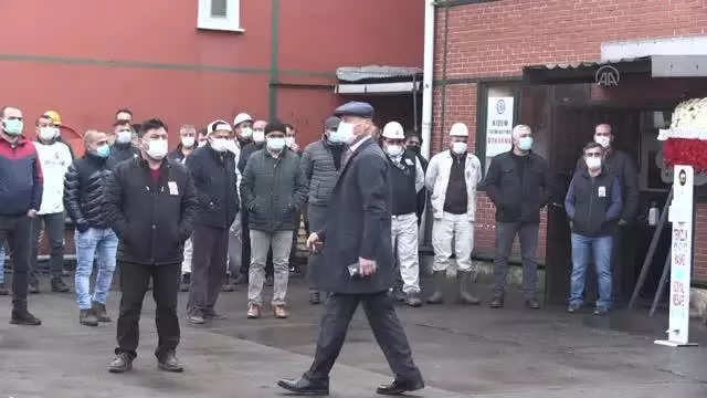 ZONGULDAK - Kansere yenilen GMİS Genel Sekreteri Kolçak için Zonguldak'ta evlendiği kuyu başında cenaze töreni düzenlendi ZONGULDAK - Kansere yenilen GMİS Genel Sekreteri Kolçak için Zonguldak'ta evlendiği kuyu başında cenaze töreni düzenlendi