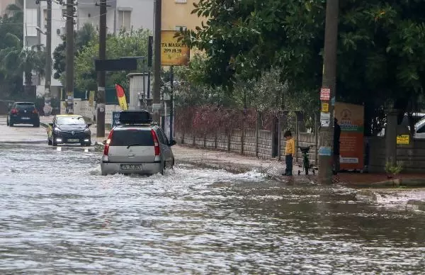 Antalya'da sağanak etkili oldu (2) Antalya'da sağanak etkili oldu (2)