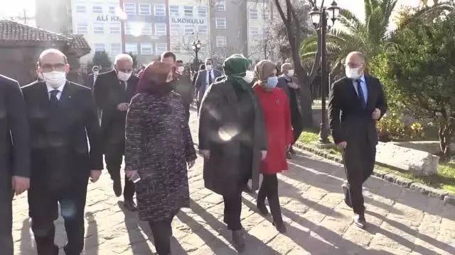 Bakan Selçuk, Büyükşehir Belediyesini ve AK Parti İl Başkanlığını ziyaret etti Bakan Selçuk, Büyükşehir Belediyesini ve AK Parti İl Başkanlığını ziyaret etti