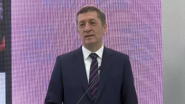 Bakan Selçuk, kaleme aldığı el kitabını tanıttı Bakan Selçuk, kaleme aldığı el kitabını tanıttı