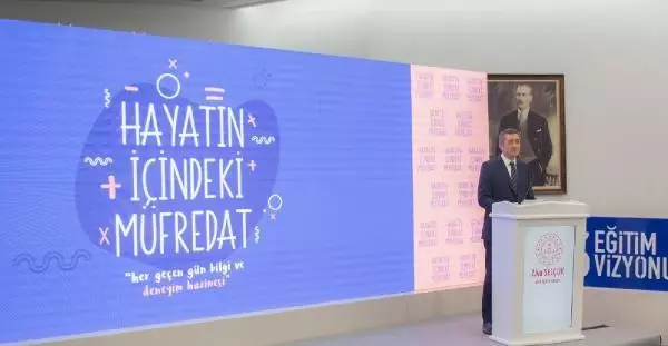 Bakan Selçuk, kaleme aldığı el kitabını tanıttı Bakan Selçuk, kaleme aldığı el kitabını tanıttı