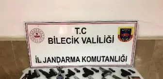 Bilecik'te baskın yapılan evde 11 tabanca ele geçirildi