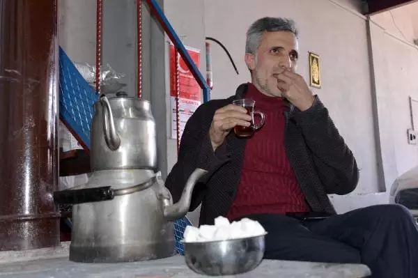 Son dakika haberleri... 'Çay şekerli mi içilir, şekersiz mi' tartışmasına Dadaşlar 'kıtlama' dedi Son dakika haberleri... 'Çay şekerli mi içilir, şekersiz mi' tartışmasına Dadaşlar 'kıtlama' dedi