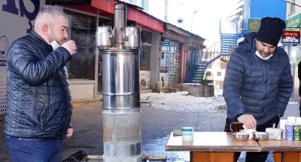 Son dakika haberleri... 'Çay şekerli mi içilir, şekersiz mi' tartışmasına Dadaşlar 'kıtlama' dedi Son dakika haberleri... 'Çay şekerli mi içilir, şekersiz mi' tartışmasına Dadaşlar 'kıtlama' dedi