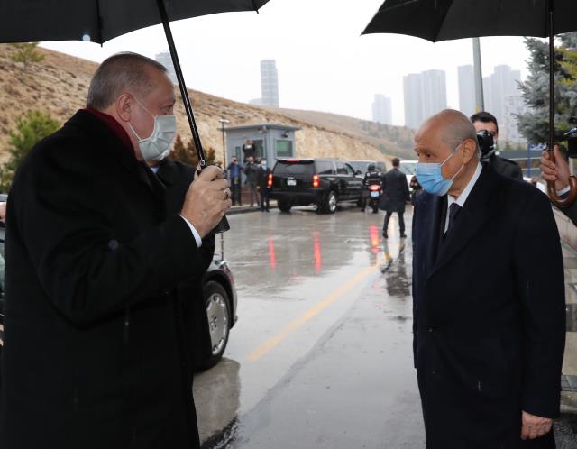 Cumhurbaşkanı Erdoğan'la Bahçeli arasında samimi diyalog: Rahmetle geldik