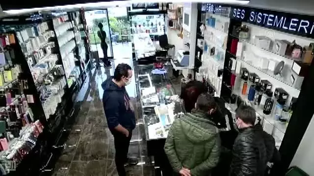 Dövizle dolandırıcılık yaptığı iddiasıyla bir kişi yakalandı Dövizle dolandırıcılık yaptığı iddiasıyla bir kişi yakalandı