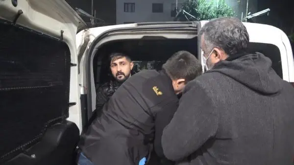 Kısıtlamada eşinin aracıyla gezmeye çıktı, 4 saatlik kovalamacayla yakalandı Kısıtlamada eşinin aracıyla gezmeye çıktı, 4 saatlik kovalamacayla yakalandı