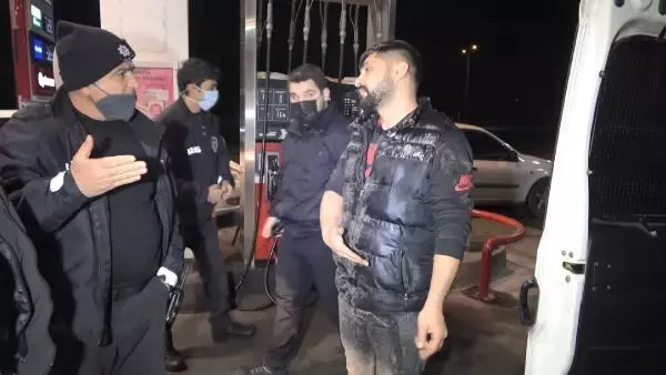 Kısıtlamada eşinin aracıyla gezmeye çıktı, 4 saatlik kovalamacayla yakalandı Kısıtlamada eşinin aracıyla gezmeye çıktı, 4 saatlik kovalamacayla yakalandı