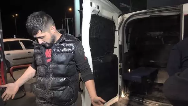 Kısıtlamada eşinin aracıyla gezmeye çıktı, 4 saatlik kovalamacayla yakalandı Kısıtlamada eşinin aracıyla gezmeye çıktı, 4 saatlik kovalamacayla yakalandı