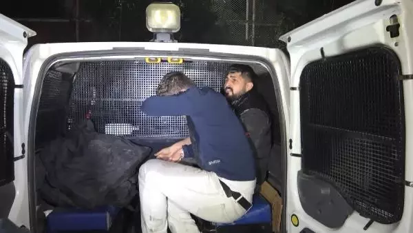 Kısıtlamada eşinin aracıyla gezmeye çıktı, 4 saatlik kovalamacayla yakalandı Kısıtlamada eşinin aracıyla gezmeye çıktı, 4 saatlik kovalamacayla yakalandı