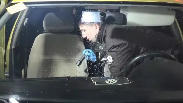 Kısıtlamada eşinin aracıyla gezmeye çıktı, 4 saatlik kovalamacayla yakalandı Kısıtlamada eşinin aracıyla gezmeye çıktı, 4 saatlik kovalamacayla yakalandı