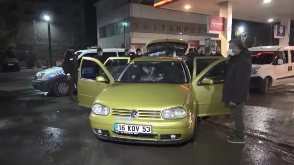 Kısıtlamada eşinin aracıyla gezmeye çıktı, 4 saatlik kovalamacayla yakalandı Kısıtlamada eşinin aracıyla gezmeye çıktı, 4 saatlik kovalamacayla yakalandı