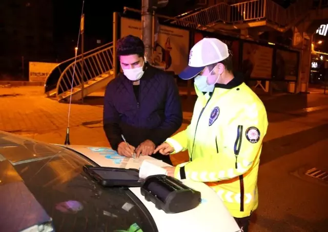Mardin'de maske takmayan 123 kişiye 110 bin 700 lira ceza Mardin'de maske takmayan 123 kişiye 110 bin 700 lira ceza