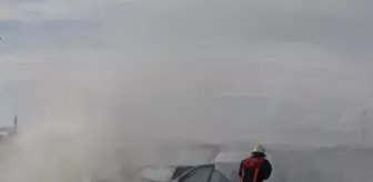 Son dakika! Seyir halindeki otomobilin motoru alev aldı