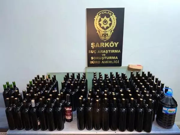 Tekirdağ'da 120 litre sahte şarap ele geçirildi; 3 kişi gözaltında Tekirdağ'da 120 litre sahte şarap ele geçirildi; 3 kişi gözaltında