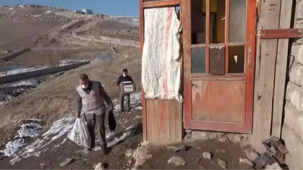 Verenel Derneği, Erciş'te ihtiyaç sahiplerinin yüzünü güldürüyor
