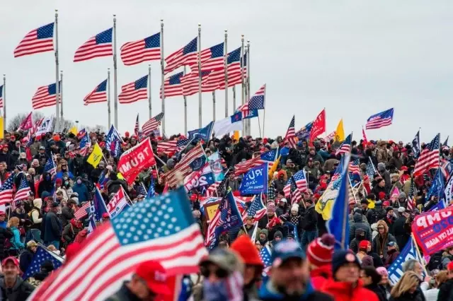 ABD'de kritik gün: Kongre, Trump destekçilerinin protesto çağrıları arasında seçim sonuçlarını tescil etmek için toplanıyor ABD'de kritik gün: Kongre, Trump destekçilerinin protesto çağrıları arasında seçim sonuçlarını tescil etmek için toplanıyor