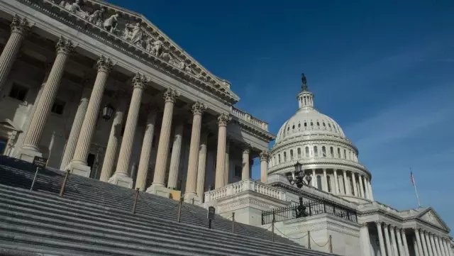 ABD'de kritik gün: Kongre, Trump destekçilerinin protesto çağrıları arasında seçim sonuçlarını tescil etmek için toplanıyor ABD'de kritik gün: Kongre, Trump destekçilerinin protesto çağrıları arasında seçim sonuçlarını tescil etmek için toplanıyor
