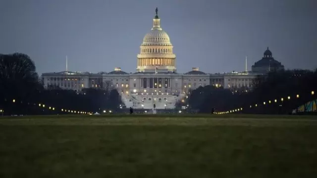 ABD'de kritik gün: Kongre, Trump destekçilerinin protesto çağrıları arasında seçim sonuçlarını tescil etmek için toplanıyor ABD'de kritik gün: Kongre, Trump destekçilerinin protesto çağrıları arasında seçim sonuçlarını tescil etmek için toplanıyor